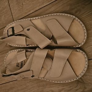 Women's Finn Comfort Sandals size 6D, tan.